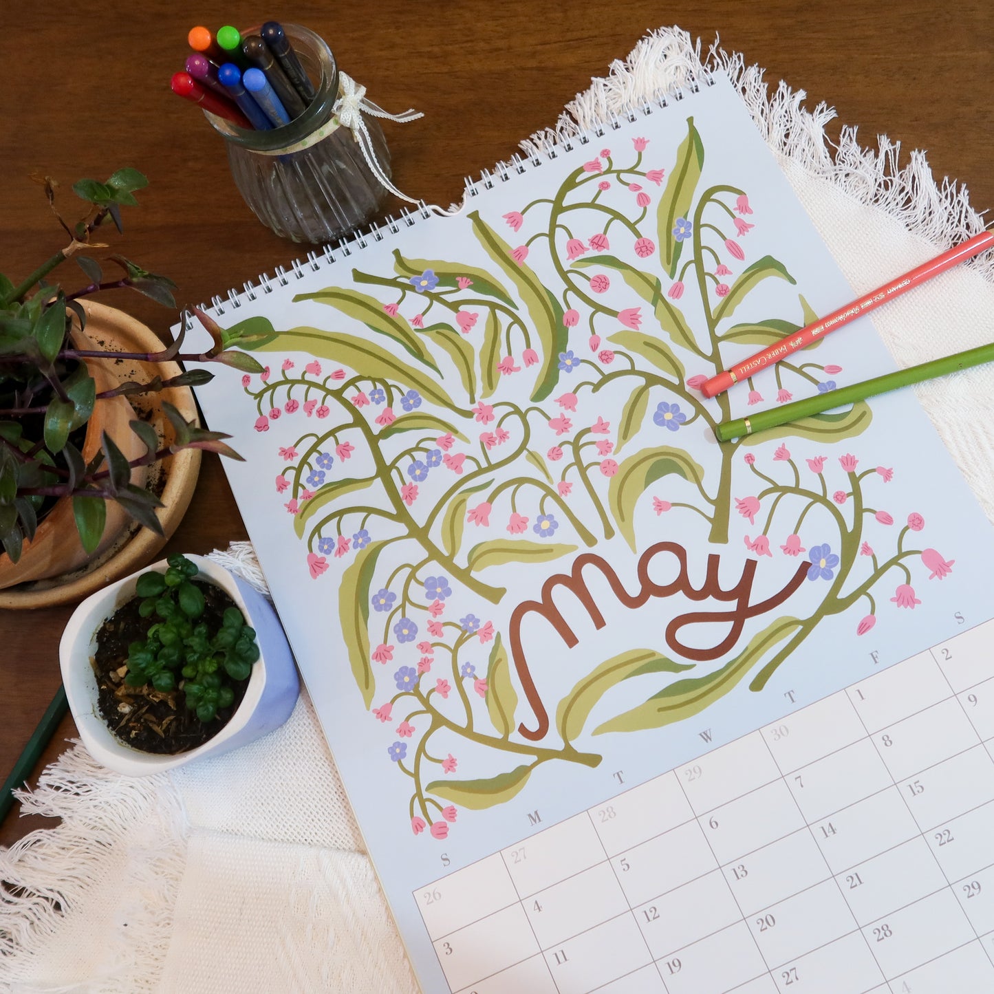 Illustrated 12 months Wall Calendar 2026: Vintage colour Retro Birth Flowers | January start Ledgar portrait size | Birthday gift for mom